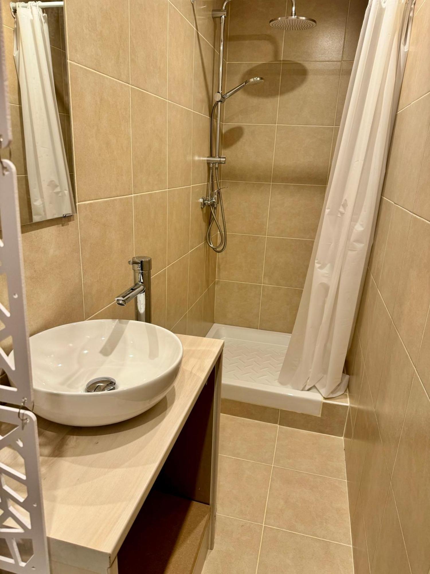 Appartement Lumineux Et Renove Pres De Montmartre "Amelie" Paris Eksteriør billede